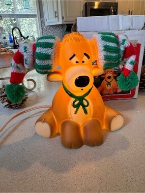 VTG Christmas Around The World Lighted Reindeer w/ Box - WORKS!